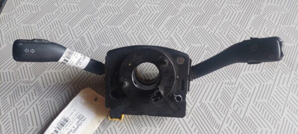 20250728_192748.jpg Bloc lumini cu manete si spira volan Volkswagen Golf IV (MK4 1997-2003) 1.9 Cod 4BO953503G