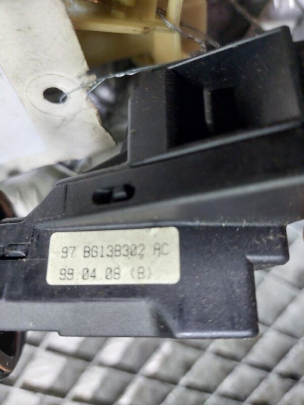 20250812_191502-rotated-1.jpg Maneta semnalizare Ford Mondeo