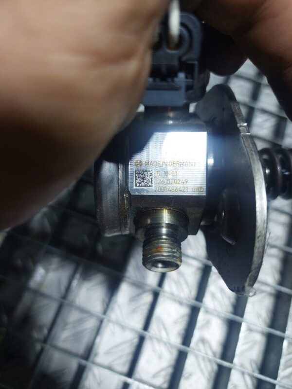 20250818_174358-rotated-1.jpg Pompa inalta presiune BMW X1 F48 xDrive 28i 231 cai cod 7636881