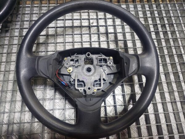 20250818_184405.jpg Volan Peugeot 207 (2006-2009) COD 96500663 / 6045457