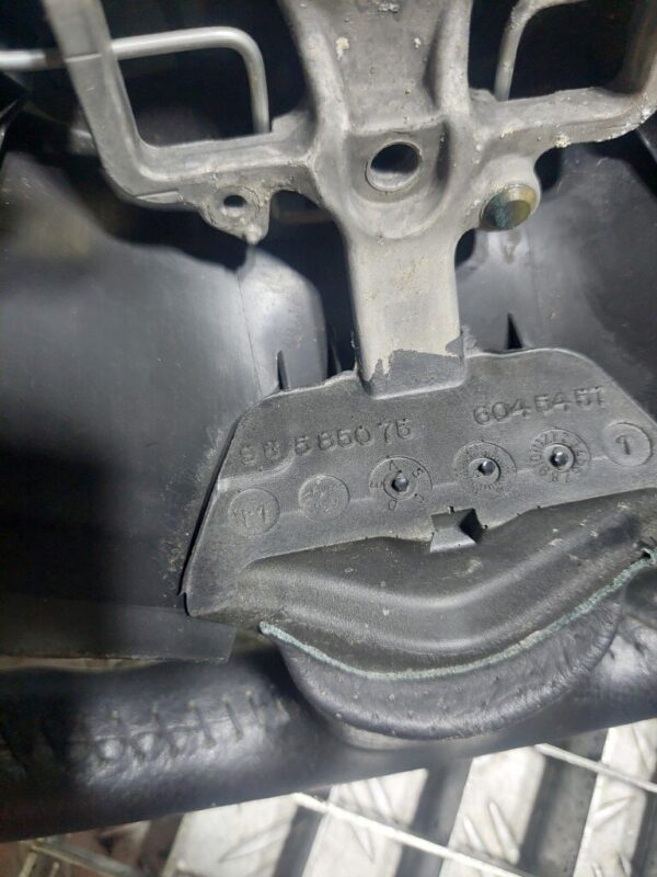 20250818_184940-rotated-1.jpg Volan Peugeot 207 1.6 HDI COD 96585075