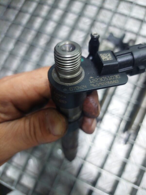 20250826_182338-rotated-1.jpg Injector PEUGEOT 607 Sedan 2.2 HDI 4HT 170 Cp Cod 9659228880