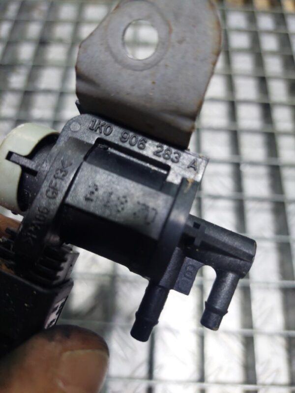 Electrovalva Vacuum Audi A6 C5 Sedan (4B2) 1.9 TDI BMM cod 1K0906283A