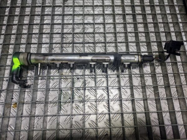 20250828_193937.jpg Supapa control presiune BMW 5 Sedan (E60) 520 d cod 0281002949