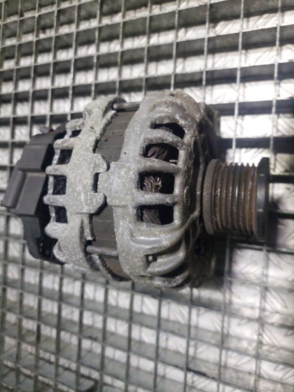 Alternator RENAULT Clio IV Hatchback (BH) 0.9 TCe 90 (BHNF) cod 231006007R