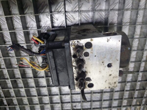 20250830_165225-rotated-1.jpg Pompa abs Nissan X-Trail 2007 2.0 i cod 47600AR005