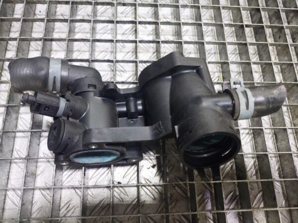 20250830_184544.jpg Carcasa termostat VW Polo IV Hatchback (9N) 1.4 16V BBY cod 032121111AP