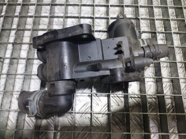 20250830_184548.jpg Carcasa termostat VW Polo IV Hatchback (9N) 1.4 16V BBY cod 032121111AP