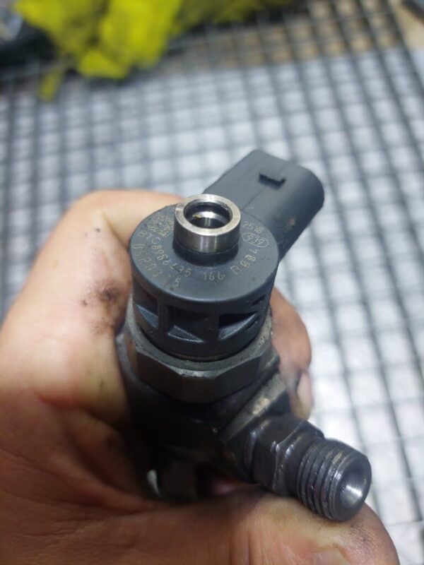 Injector Audi A3 Hatchback (8P1) 2.0 TDI cod 0986435166