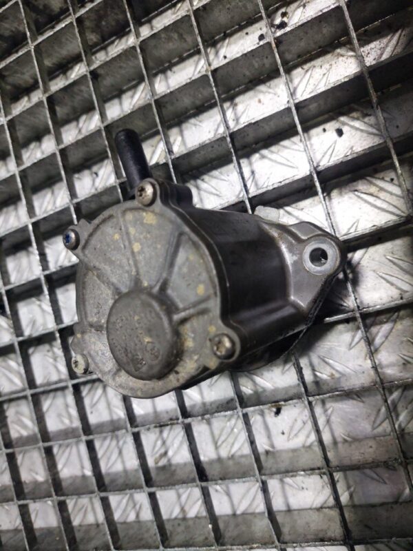 20250929_190134-rotated-1.jpg Pompa vacuum Mercedes GLA 2.2 CDI cod motor 651930 cod A6512300265