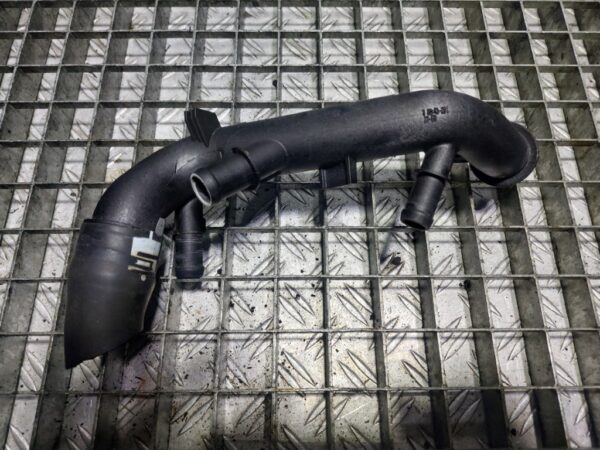 Conducta plastic de apa Dacia Duster 2 1.0 TCE cod motor H4D470 cod 210471273R