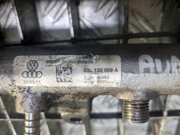 Rampa injectoare cu regulatoare Audi A4 B8 2011 2.0 TDI cod 03L130089A
