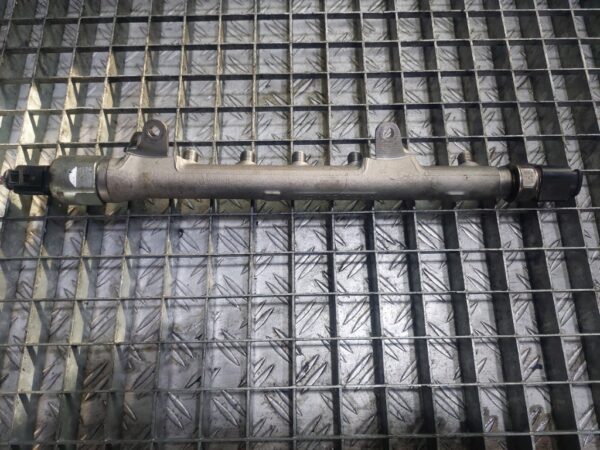 Rampa injectoare cu regulatoare Audi A6 C6 Sedan (4F2) 2.0 TDI cod 03L906051