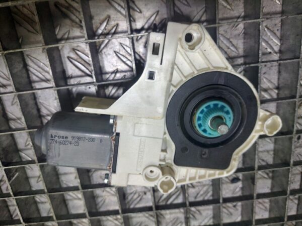 Motoras macara spate stanga Audi A6 C7 2016 cod 8K0959811A