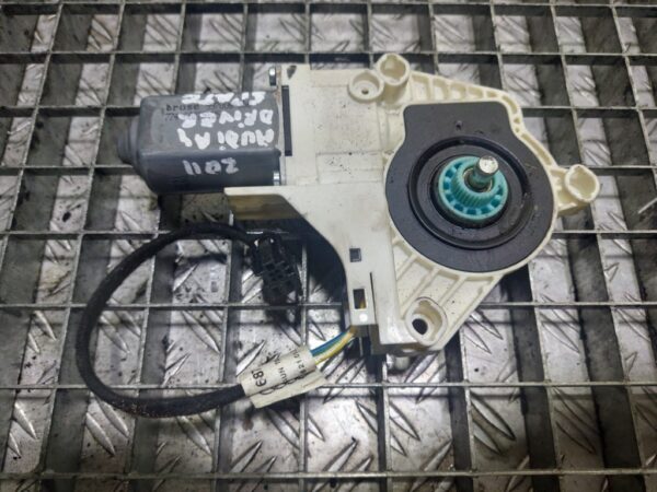 Motoras macara dreapta spate Audi A6 [4F2, C6] 2009 2.0 Motorina cod 8K0959812B