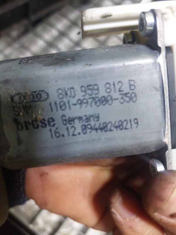 Motoras macara dreapta spate Audi A6 [4F2, C6] 2009 2.0 Motorina cod 8K0959812B