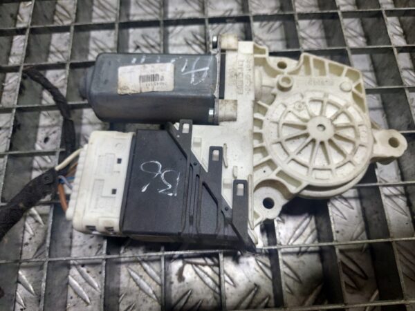 Motoras macara spate stanga fata Seat Toledo 3 2004-2009 cod 993424200 / 74645111