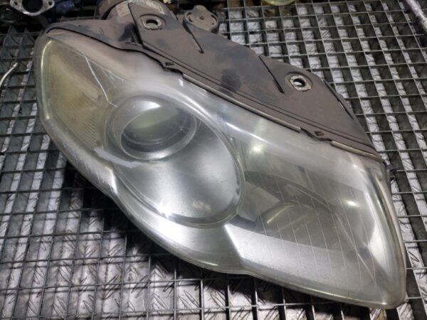 Far dreapta Volkswagen Passat B6 2005-2010 cod 3C0941006AD