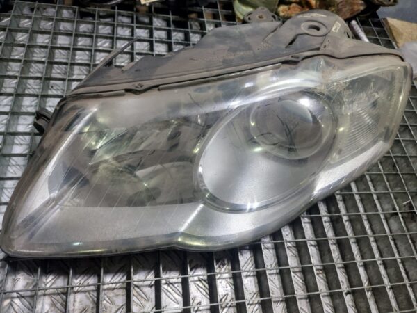 Far stanga Volkswagen Passat B6 2005-2010 cod 3C0941005T