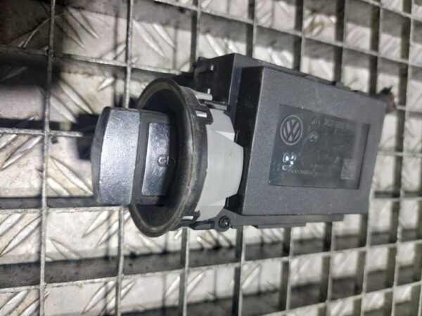 20250930_183652-rotated-1.jpg Contact auto cu cheie Volkswagen Passat B6 cod 3C0905843Q