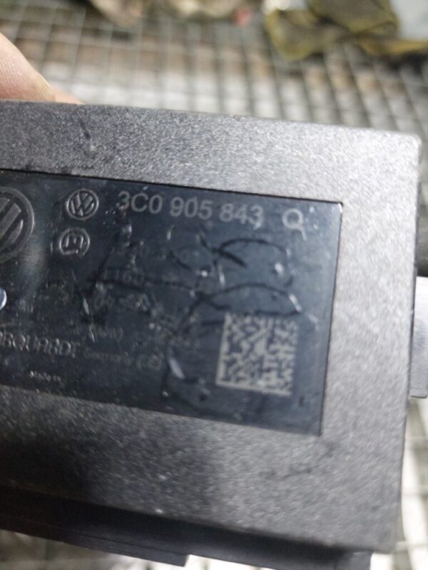 20250930_183700-rotated-1.jpg Contact auto cu cheie Volkswagen Passat B6 cod 3C0905843Q