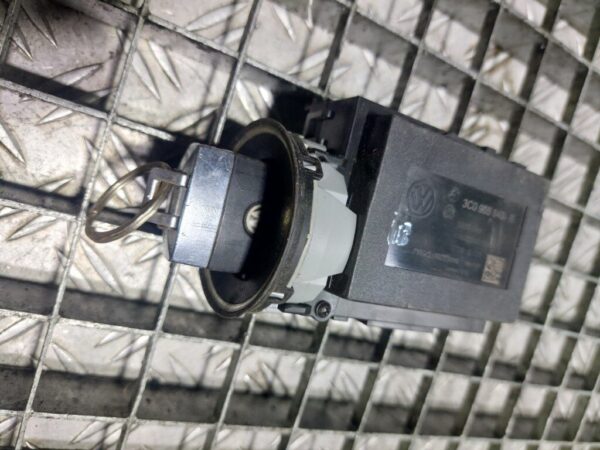 Contact auto cu cheie Volkswagen Passat CC 2010 cod 3C0905843R