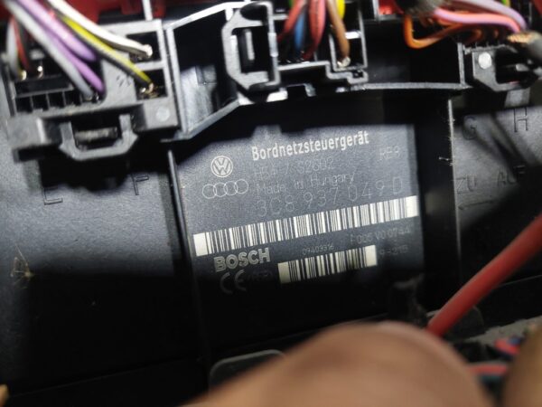 20250930_184429.jpg Calculator confort Volkswagen Passat B6 cod 3C8937049D