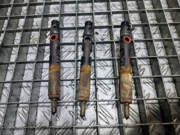 Injector Renault Megane 2 1.5 dci cod motor K9K800 cod 166001137R / H8200421897