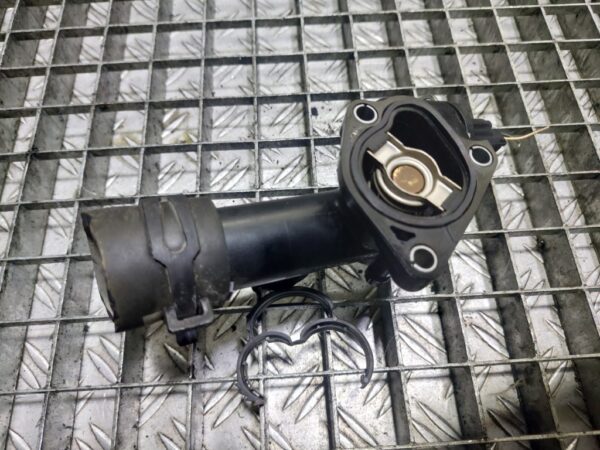 Carcasa termostat Renault Megane 2 1.5 dci cod motor K9K766
