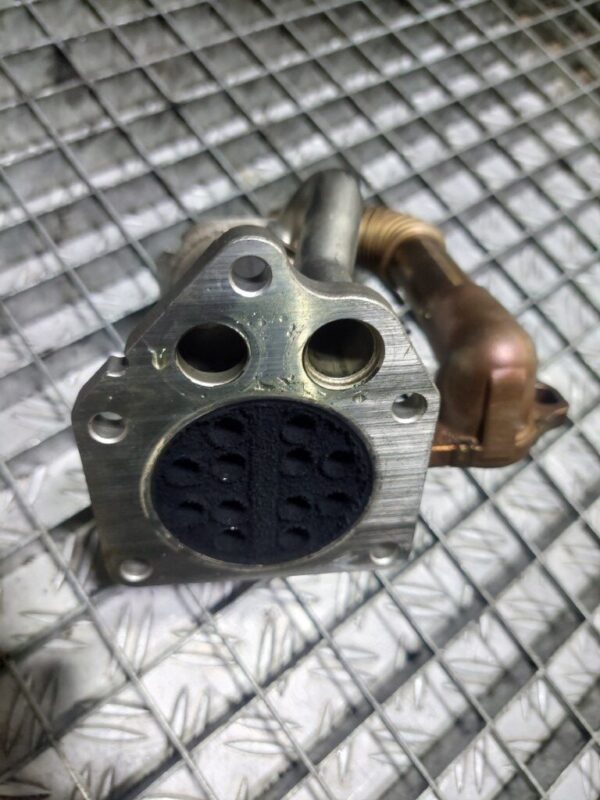 Racitor gaze Renault Megane III 1.5 dci cod motor K9K766 cod 147352070R1