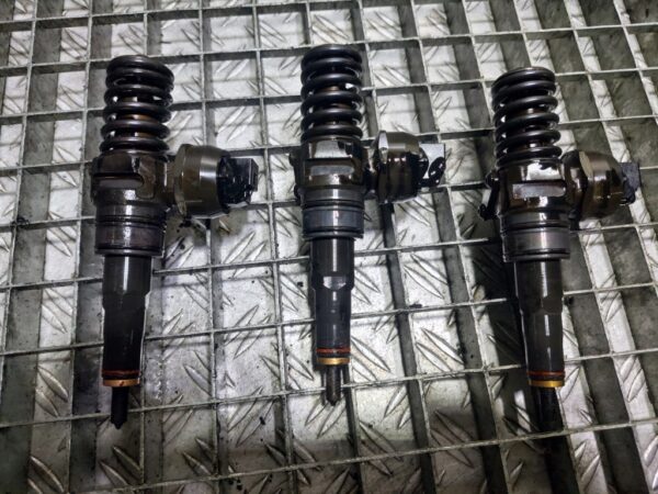 Injector Volkswagen Polo (9N) 1.4 TDI cod motor BNV cod 038130073AG