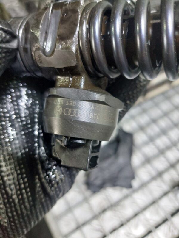 Injector Volkswagen Polo (9N) 1.4 TDI cod motor BNV cod 038130073AG