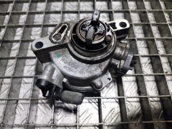 20251007_164542.jpg Pompa vacuum Ford Transit Courier 1.5 TDCi cod motor XWCB cod 9804021880