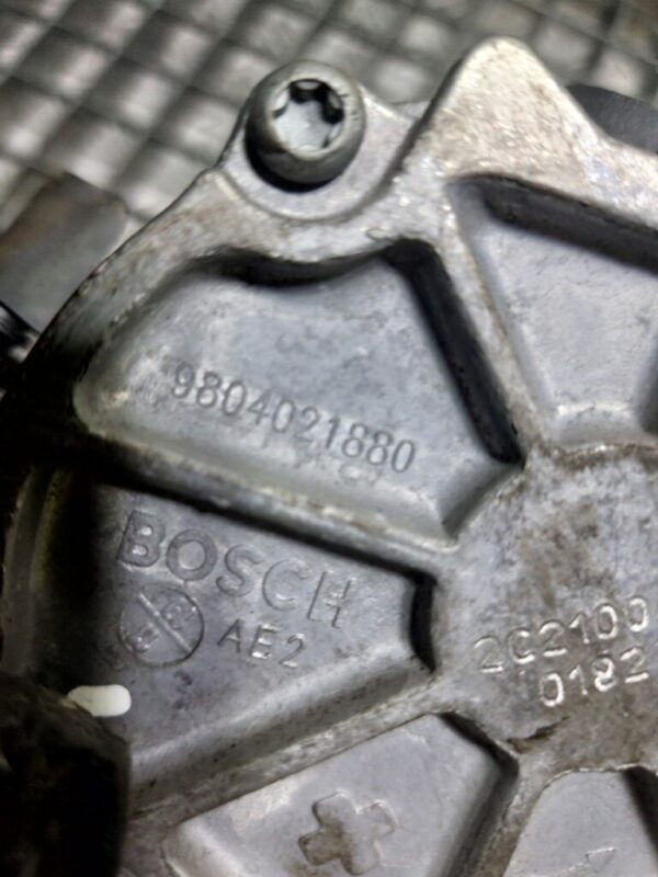 20251007_164551-rotated-1.jpg Pompa vacuum Ford Transit Courier 1.5 TDCi cod motor XWCB cod 9804021880