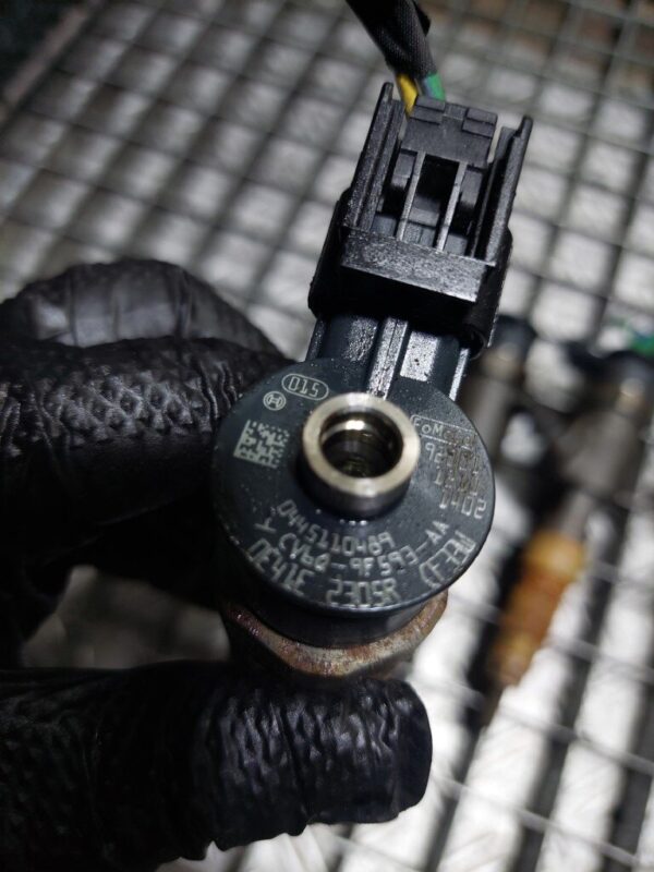 20251007_165016-rotated-1.jpg Injector Ford Transit Courier 1.5 TDCi cod motor XWCB cod CVBQ-9F593-AA / 0445110489