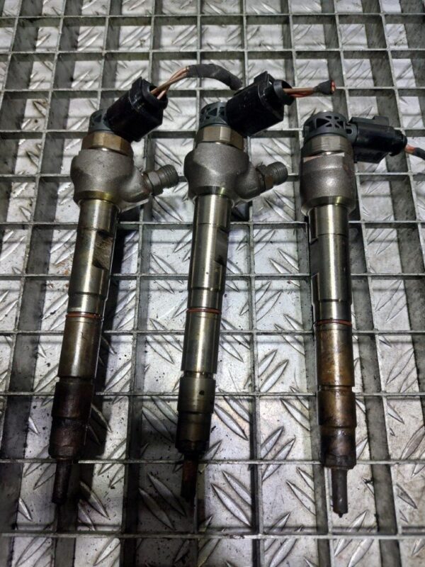Injector Audi A3 Sportback 1.6 TDI 110 Cp cod motor CRK cod 04L130277AD 0445110473