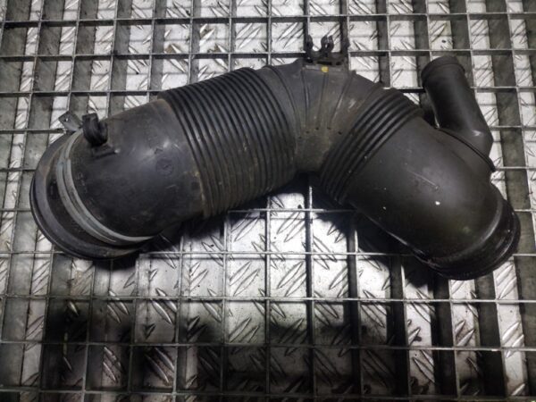 20251008_184216.jpg Furtun admisie Audi A3 2.0 TDI euro 5 140 cp cod motor CBA cod 3C0129654