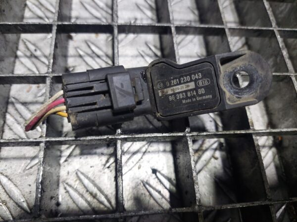 Senzor Presiune Aer Peugeot 306 Hatchback 1.6 VTI cod motor 5F01 / 5FS cod 9639381480 / 0261230043