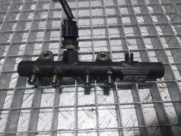 Rampa injectoare cu regulator Renault Kangoo 2 1.5 dci cod motor K9K612 cod H8201157327 / 170761743