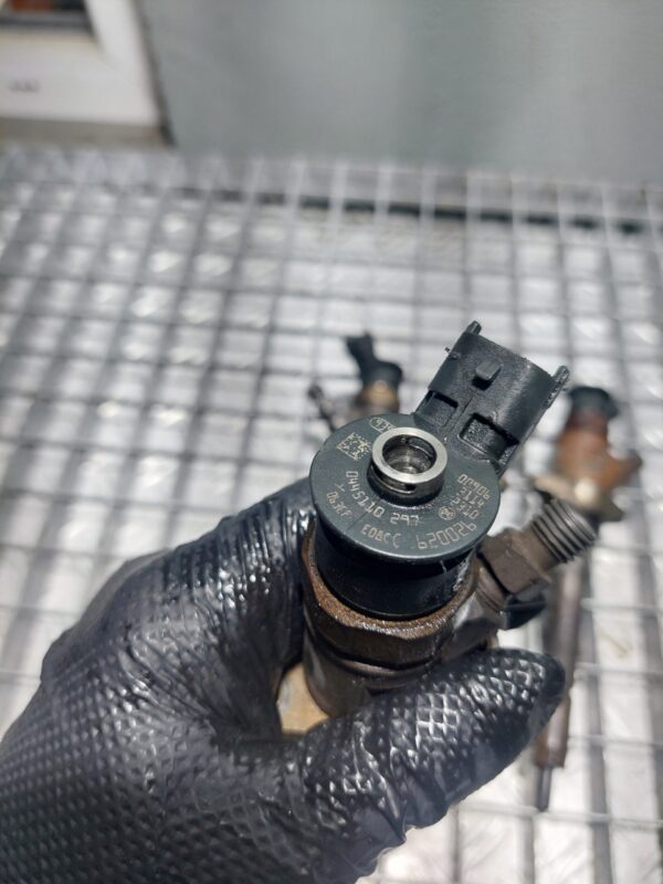 Injector Peugeot 308 I SW (4E, 4H) 1.6 hdi 90 cp cod motor 9H02 (9hx) cod 0445110297
