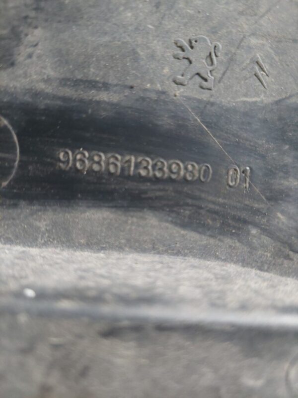 20251016_164208-rotated-1.jpg Deflector aer Peugeot 5008 1.6 HDi cod 9686133980