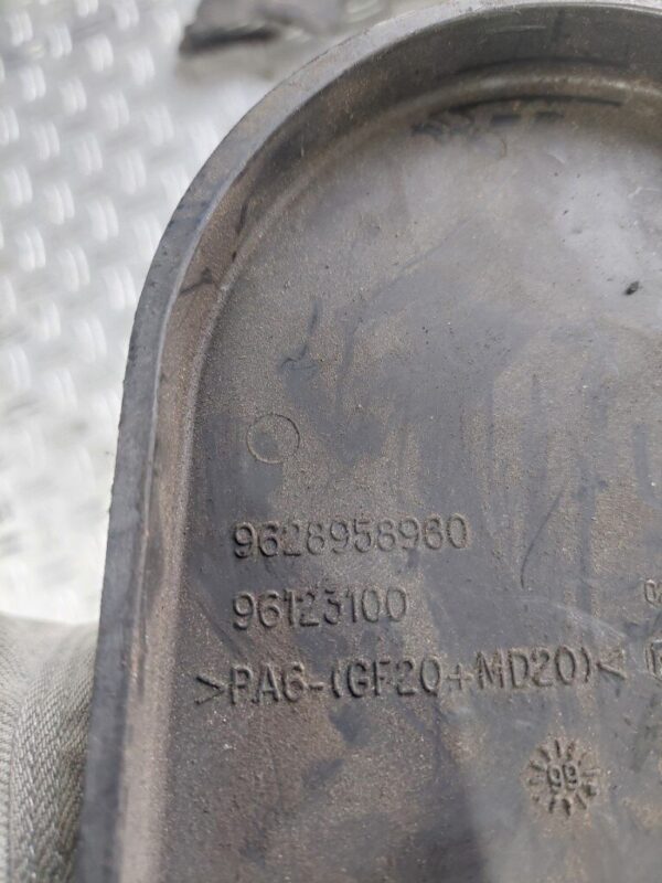 20251016_170500-rotated-1.jpg Capac distributie Peugeot 406 2.0 HDI cod 9628958980 / 96123100