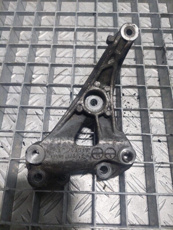 Suport compresor Peugeot 5008 1.6 i cod motor 5FV cod V758078180