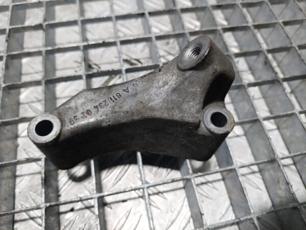 20251022_180652.jpg Suport compresor AC Mercedes E-Class W211 2.7 CDI cod motor 647961 cod A6112340239