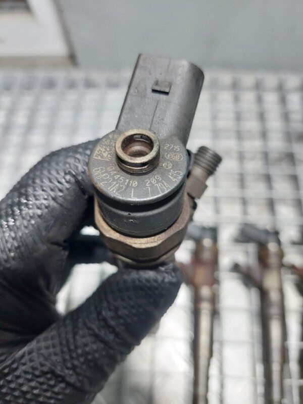 Injector BMW Seria 5 E60 525d 3.0 cod 0445110209 / 7794435