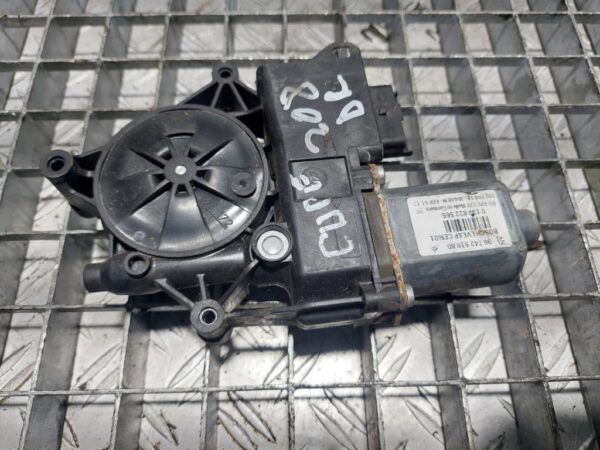 20251028_201905.jpg Motoras macara geam usa dreapta Peugeot 208 2012 cod 9674251880
