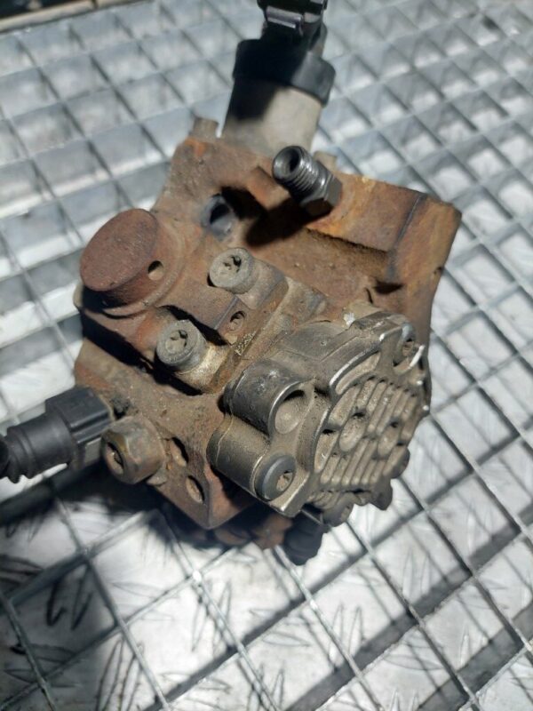 Pompa de inalta presiune Renault Trafic 2 2.0 dCi cod motor M9R 833 cod 0445010223