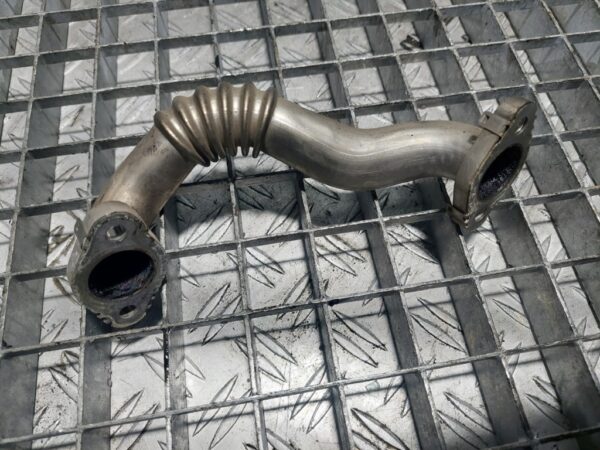 20251028_213030.jpg Conducta EGR Volkswagen Passat B6 1.6 TDI cod motor CAYC cod 03L131521Q