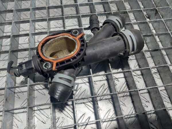 Distribuitor apa Volkswagen Golf VI Hatchback (5K1) 1.6 tdi cod motor CAY cod 03L121131AA