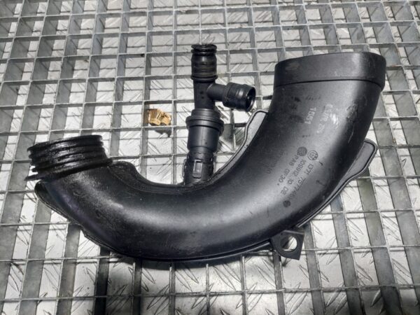 20251113_151201.jpg Furtun aer BMW Seria 7 F01 4.4 benzina cod motor N63B44A cod 7577451-03